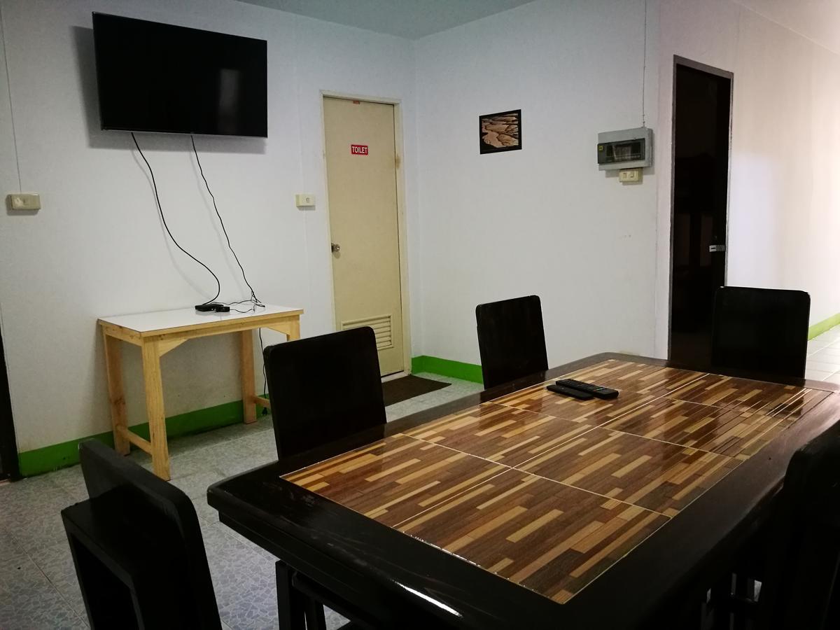 Stay With Jame Hostel Chiang Mai Esterno foto